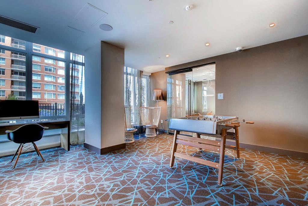 Bluebird Suites In เจอร์ซีย์ซิตี้ ภายนอก รูปภาพ