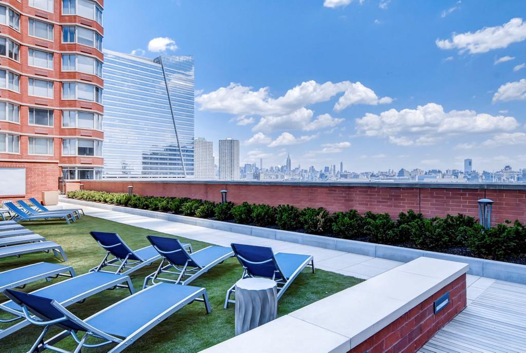 Bluebird Suites In เจอร์ซีย์ซิตี้ ภายนอก รูปภาพ